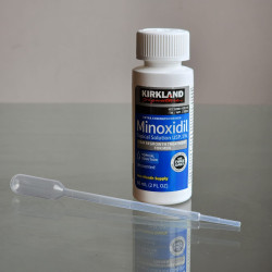 Unidad Minoxidil Kirkland Signature de 60 ml con aplicador Pipeta 1ml